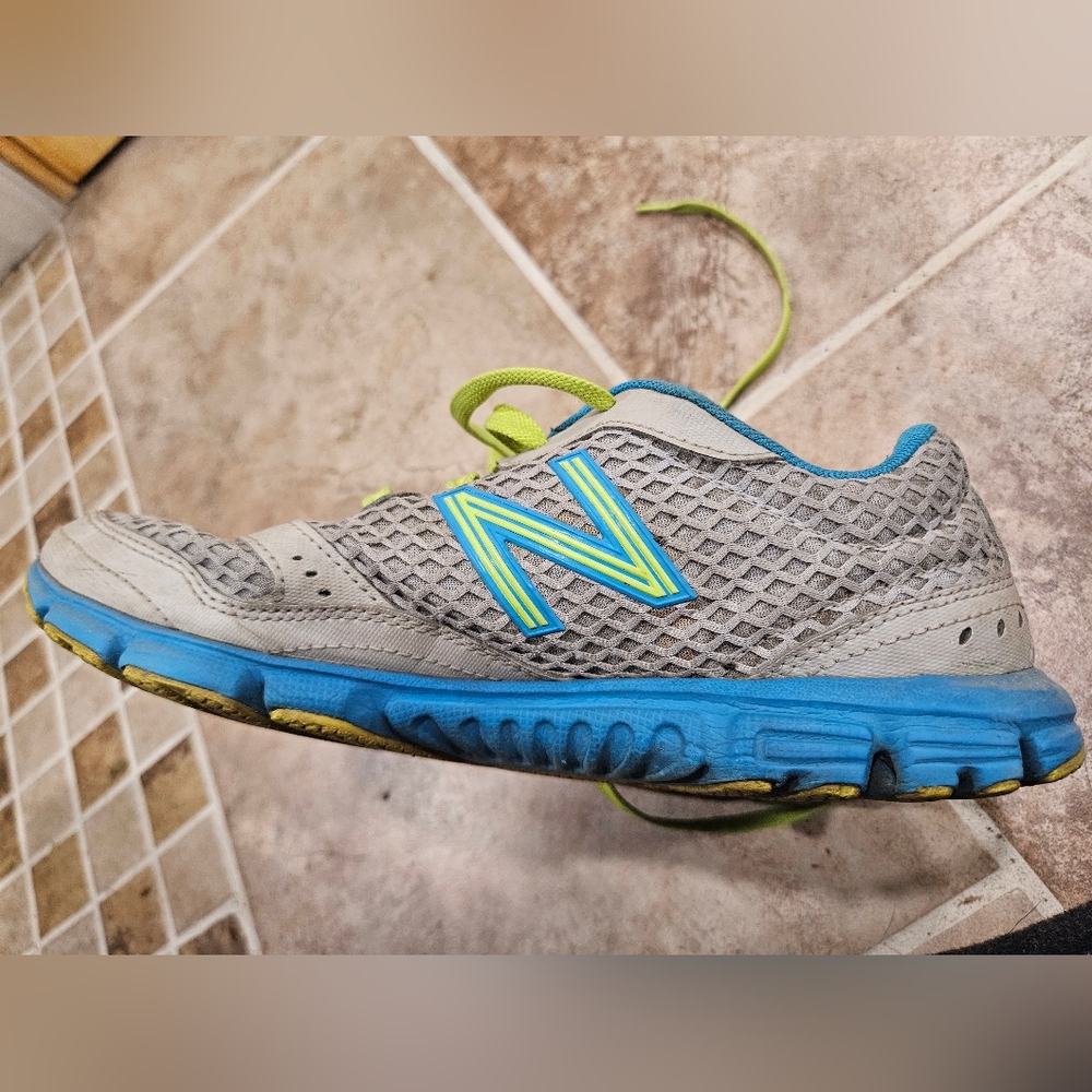 New Balance shoes - Picture 12 of 16
